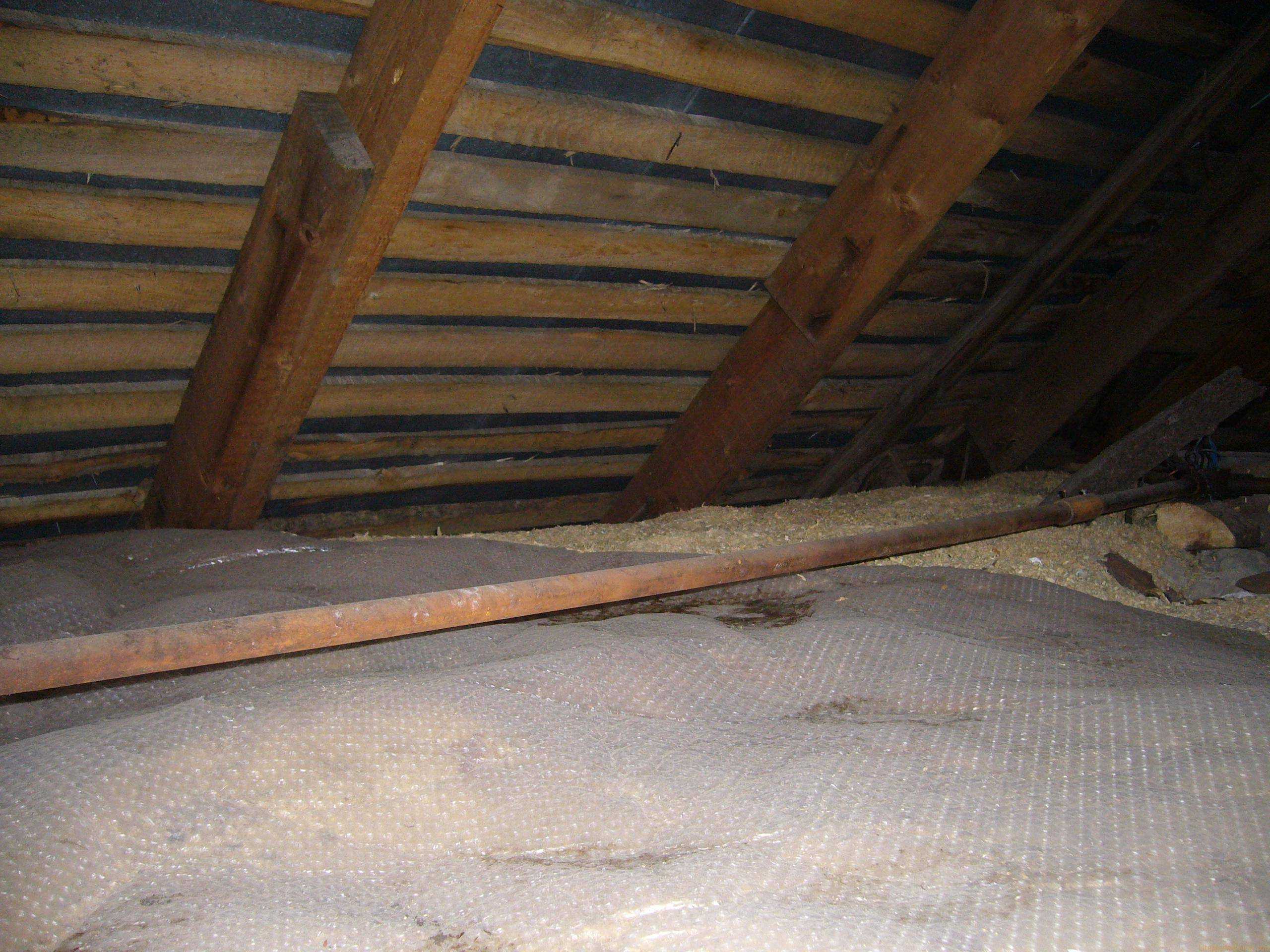 Ищем лучший способ утепления потолка в деревянном доме