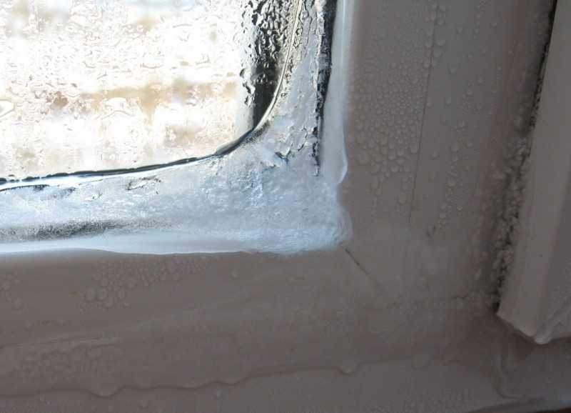 Если пластиковые окна зимой сильно потеют текут плачут и тд - это однозначный признак неисправности Устраняем причину конденсата своими руками