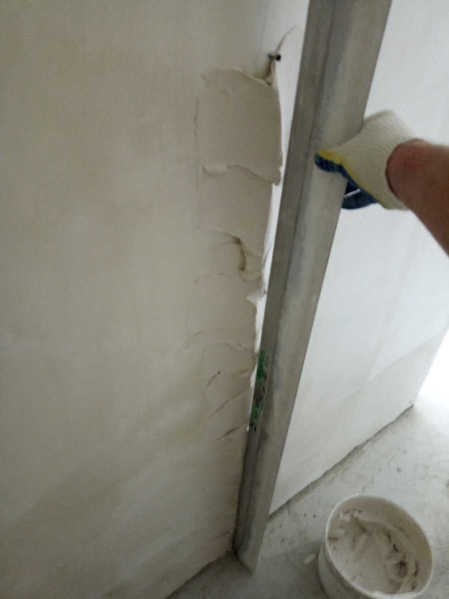 Подготовка стен под обои: как снять старые обои, выравнивание, шпаклевка, грунтовка (фото и видео)
