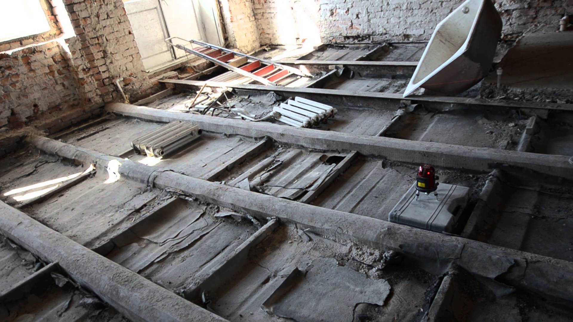 Ремонт потолка в сталинке с деревянными перекрытиями - о нюансах в строительных работах