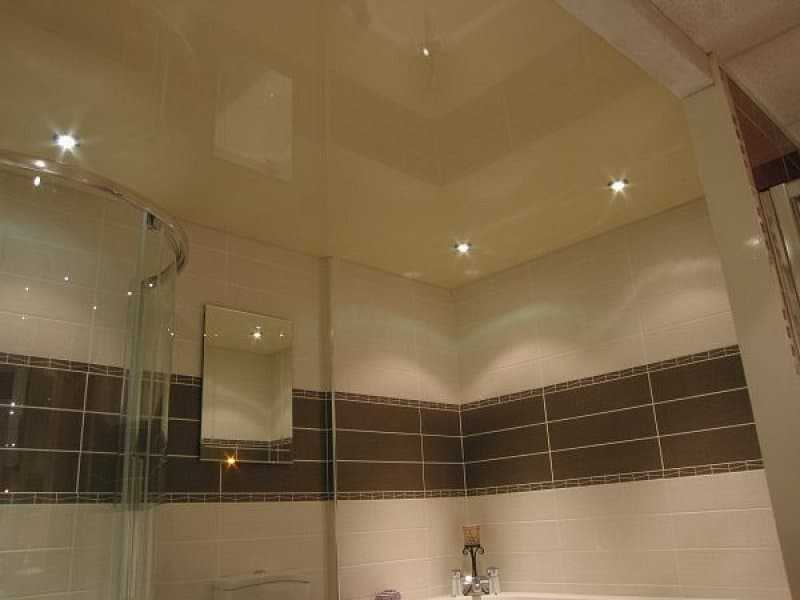 Зеркальный потолок в ванной: фото примеры / zonavannoi.ru