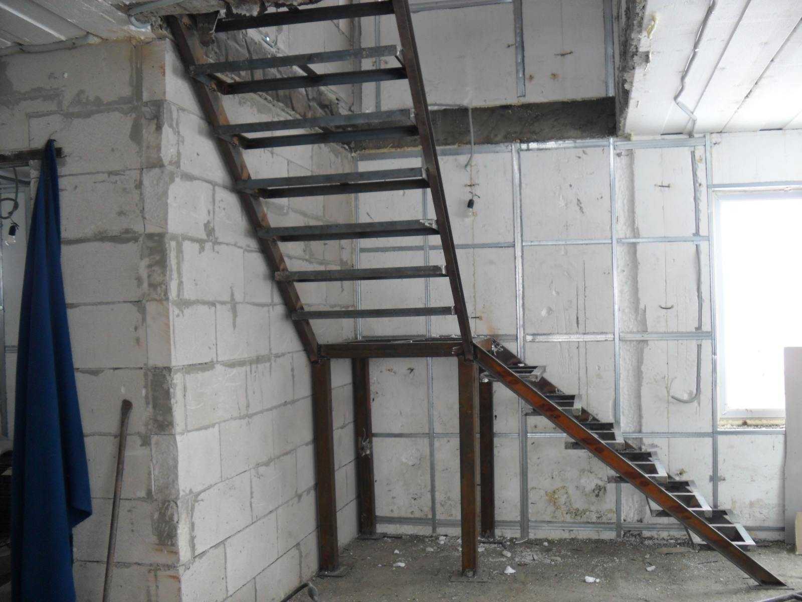 Металлическая лестница: как сделать лестницу на второй этаж своими руками из металла с поворотом на 90 градусов (фото) » интер-ер.ру