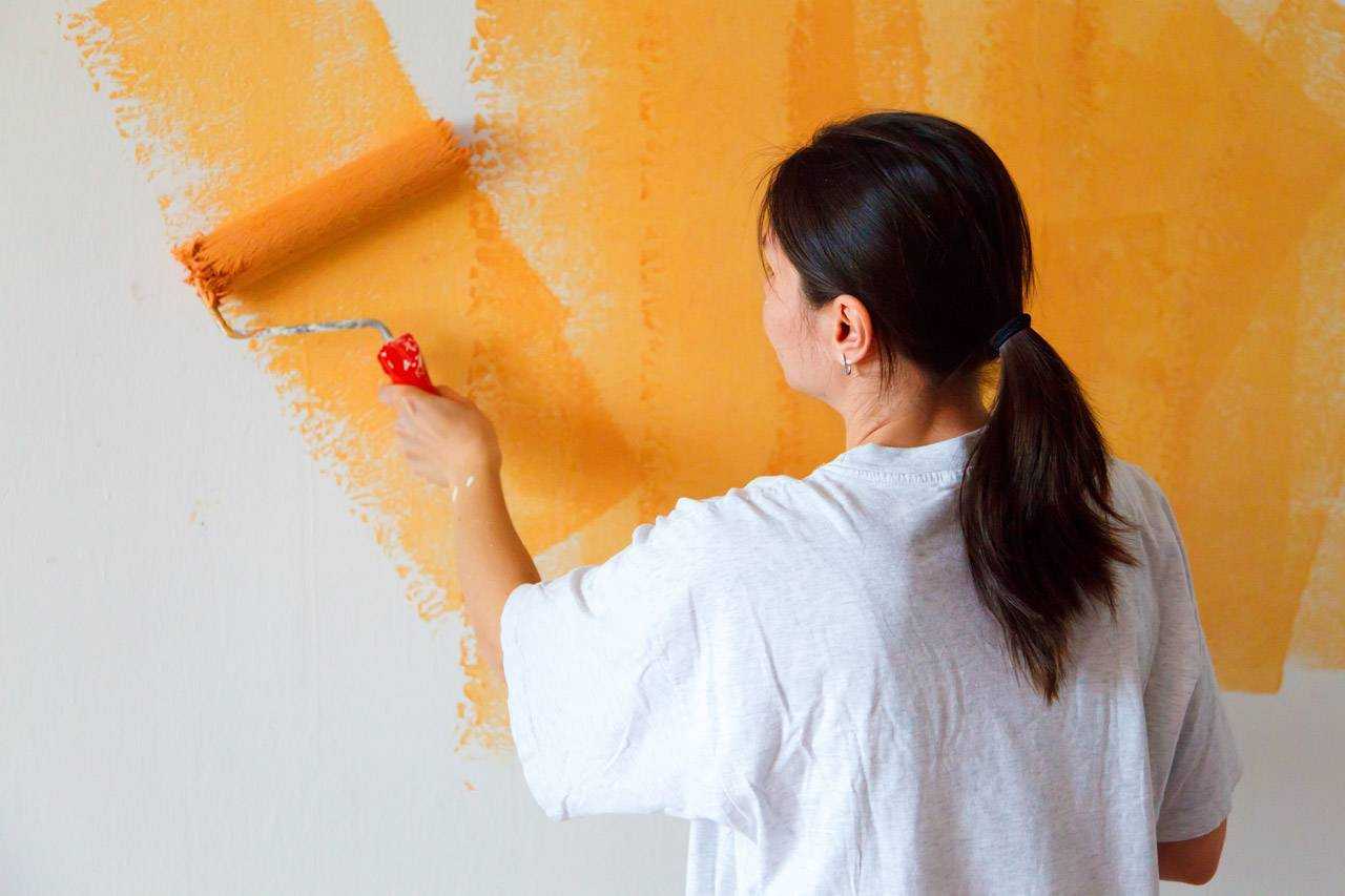 Покраска потолков и стен водоэмульсионной краской своими руками: подготовка, технология нанесения