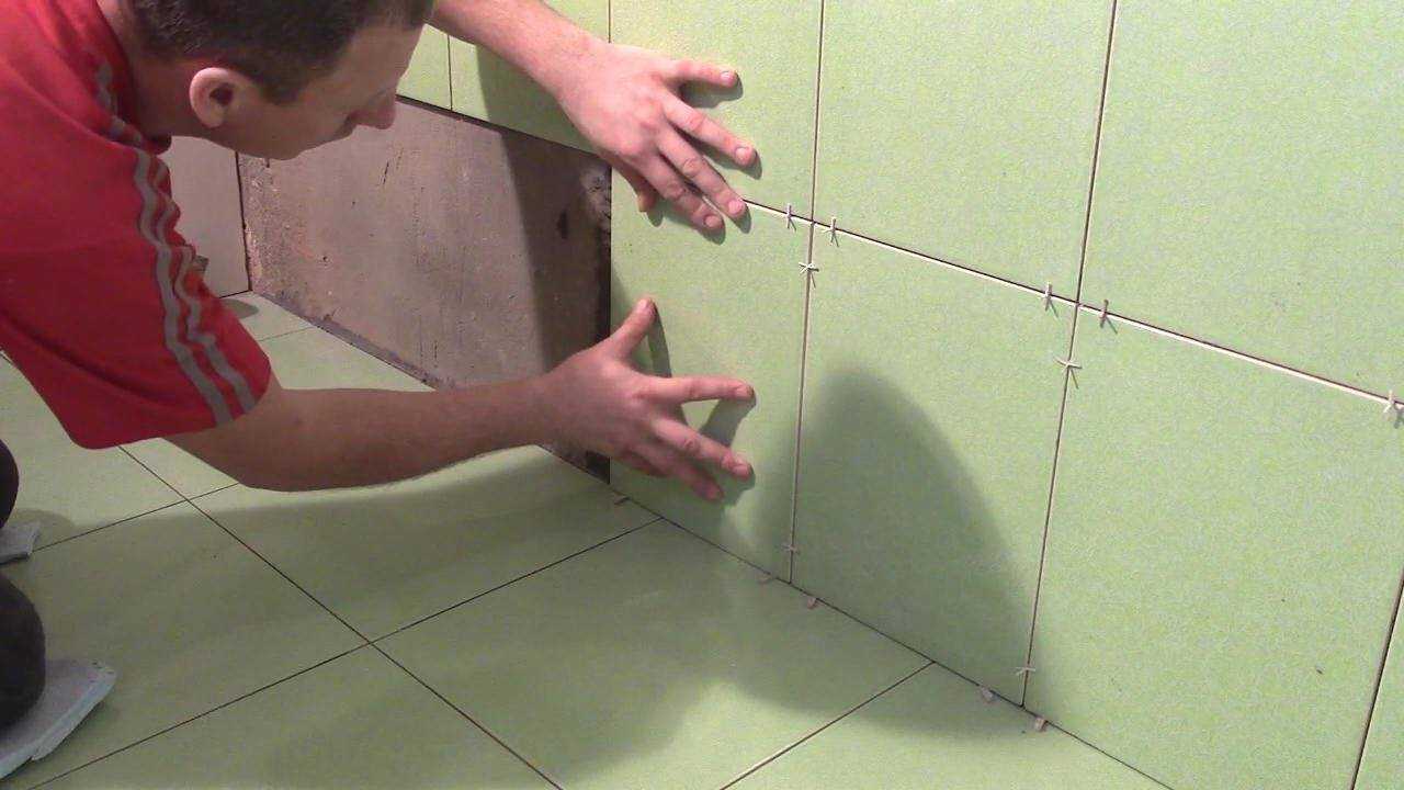 Можно ли класть плитку на старую плитку в ванной комнате — чем и как клеить (видео, фото)