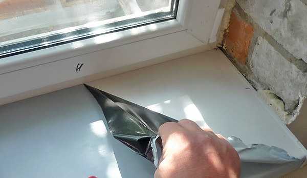 Как быстро снять пленку с пластикого окна и подоконника, если она присохла