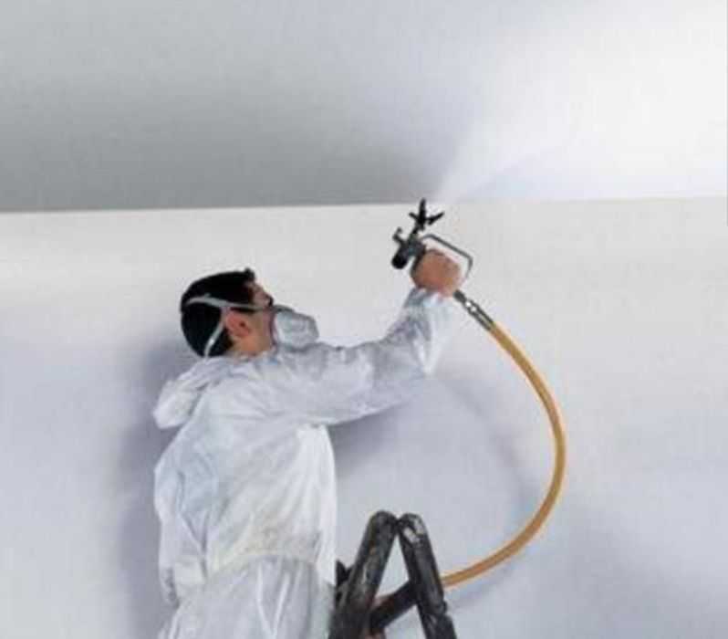 Подготовка инструмента и материала для покраски стен краскопультом