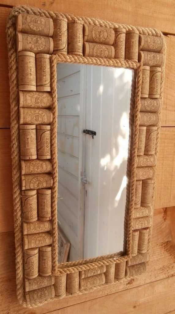 Фото вариантов, как можно задекорировать старую дверь своими руками