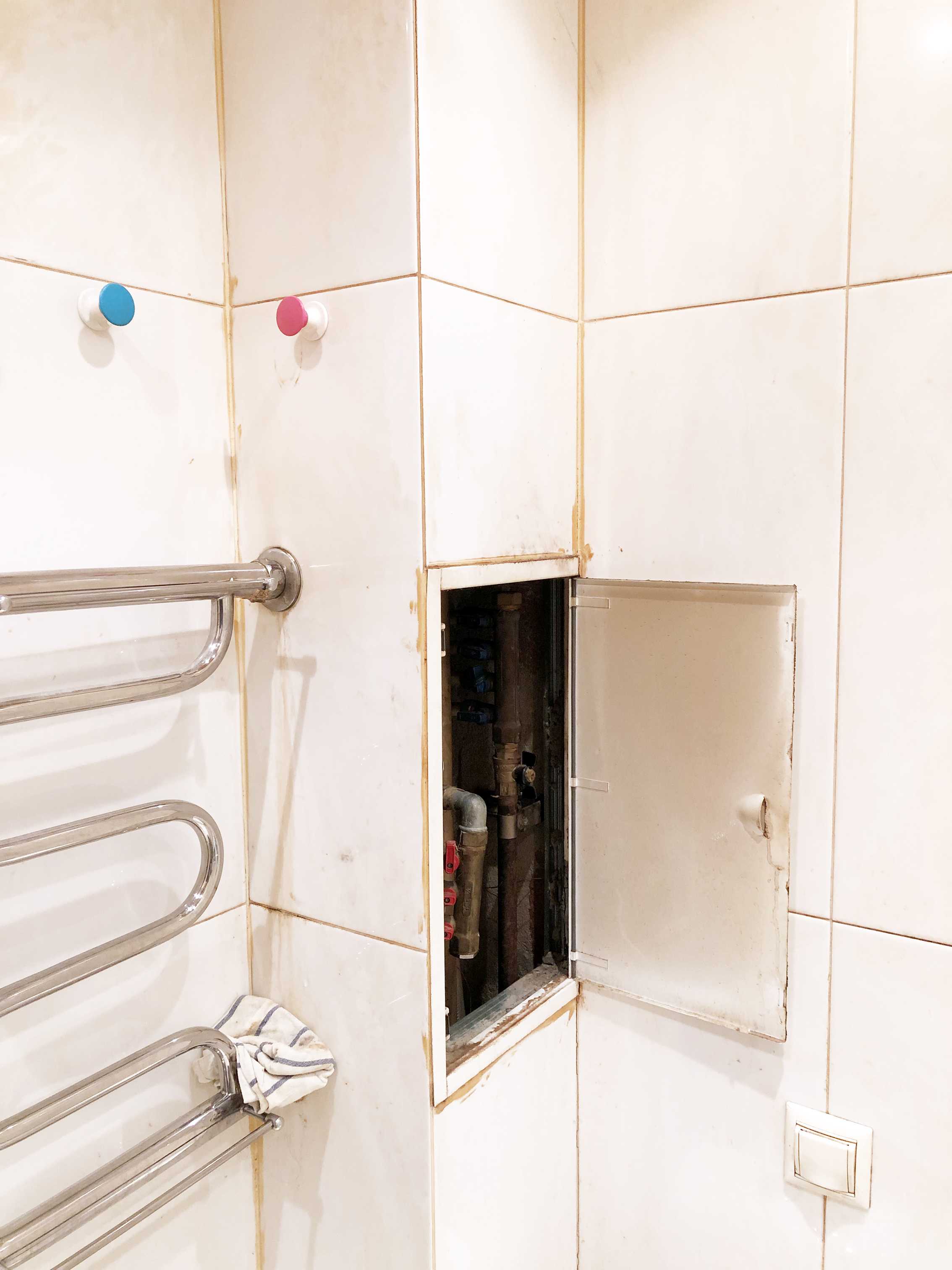 Как спрятать трубы в ванной: 80 фото способов красивой маскировки разных типов труб