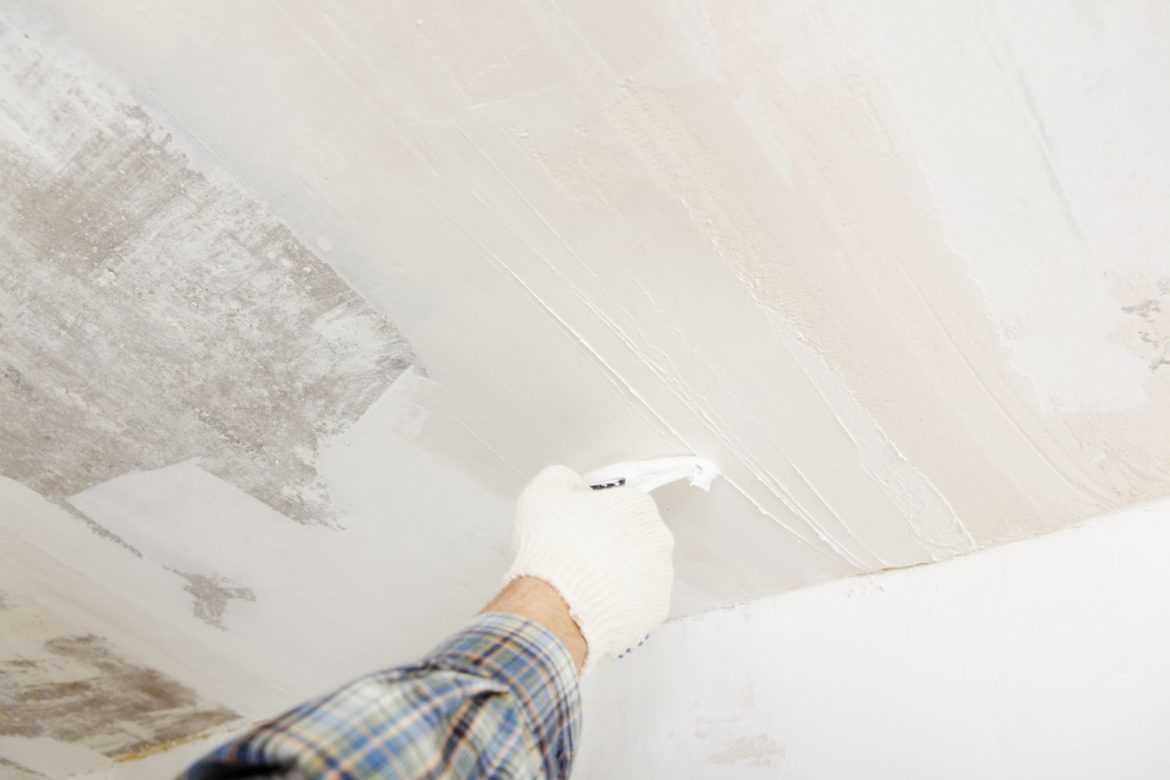 Как шпаклевать потолок под покраску: основы мастерства