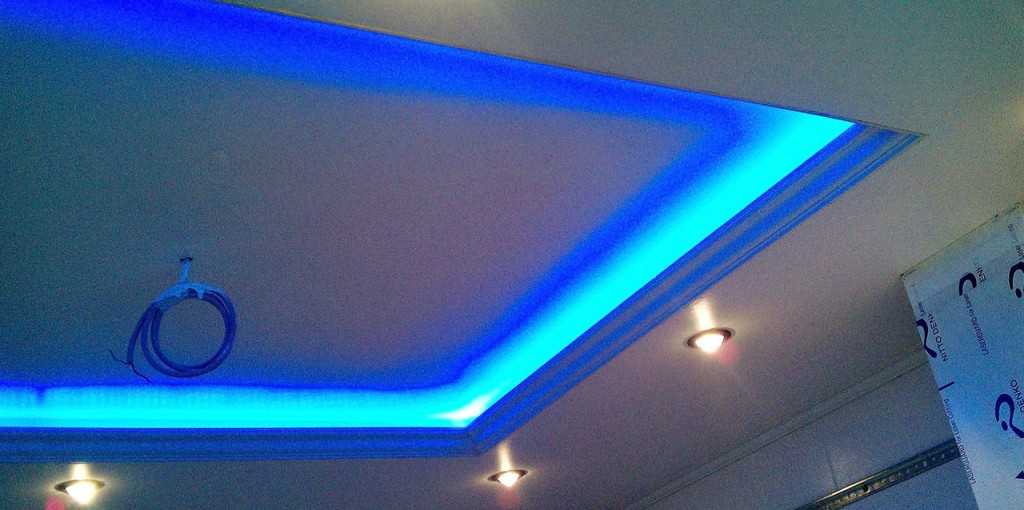 Натяжной потолок с подсветкой по периметру - 51 фото, примеры