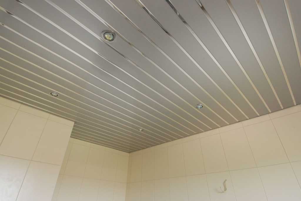 Металлический потолок: подвесной кассетный и реечный, цена за м2 монтажа