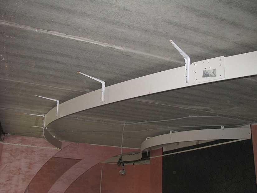 Монтаж двухуровневого натяжного потолка (9 фото)