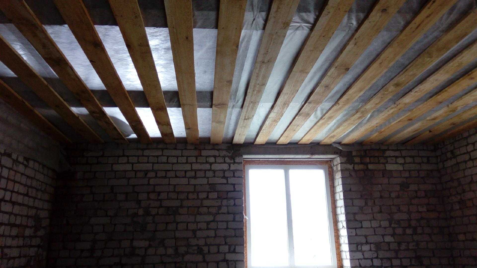 Подшивка потолка гипсокартоном по деревянным балкам: монтаж обрешетки и как крепить