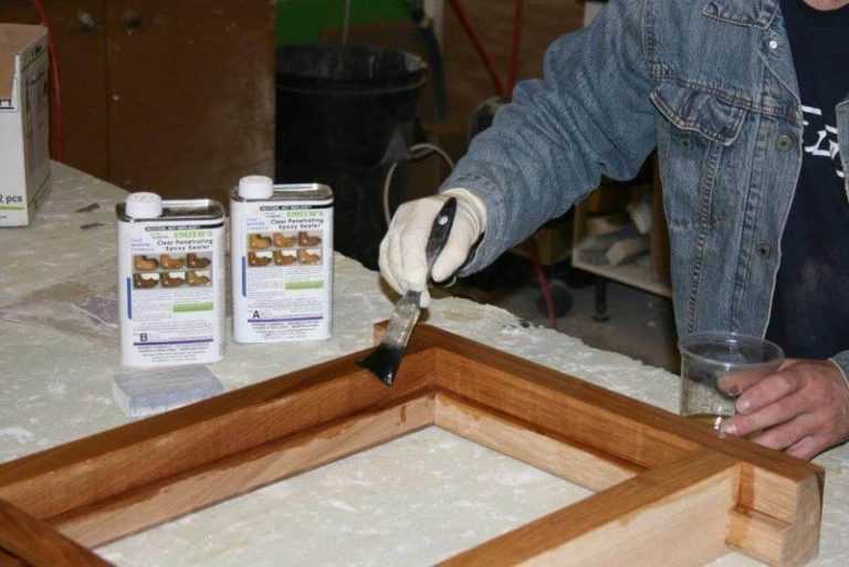 Реставрация деревянных окон позволяет дать им вторую жизнь и сэкономить на покупке новых стеклопакетов Деревянные окна после ремонта лучше пластиковых