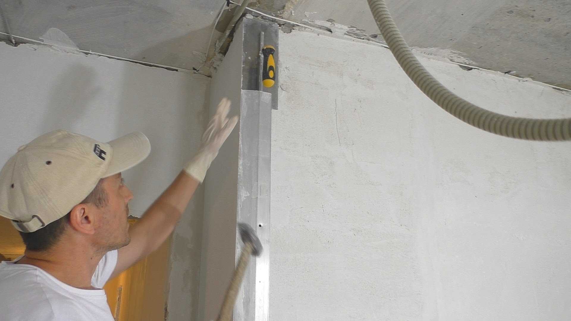 Как выровнять углы стен своими руками с помощью уголка