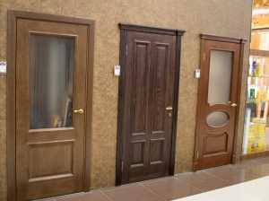 Великолепный внешний вид и характеристики дверей из массива сосны