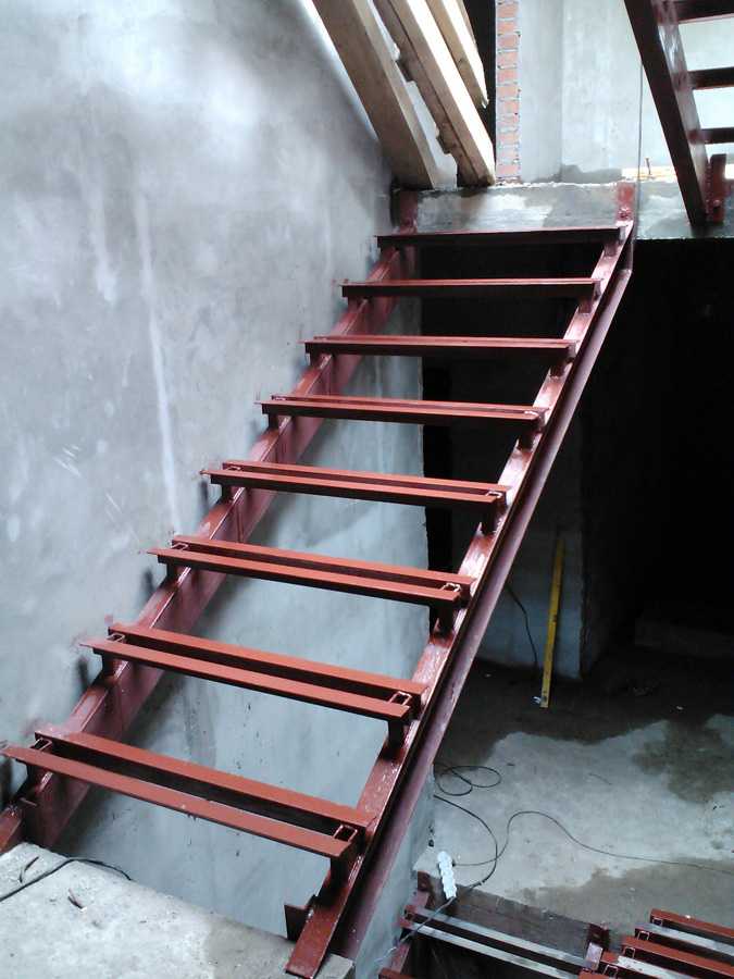 Лестницы на второй этаж на металлическом каркасе — делаем своими руками