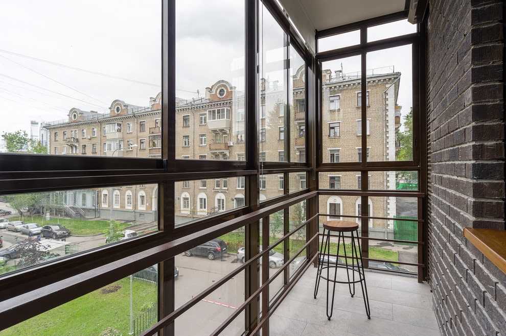 Что такое французский балкон в квартире и частном доме виды и типы чем отличается от обычных балконов плюсы и минусы разрешение на строительство (остекление) и во сколько обойдется