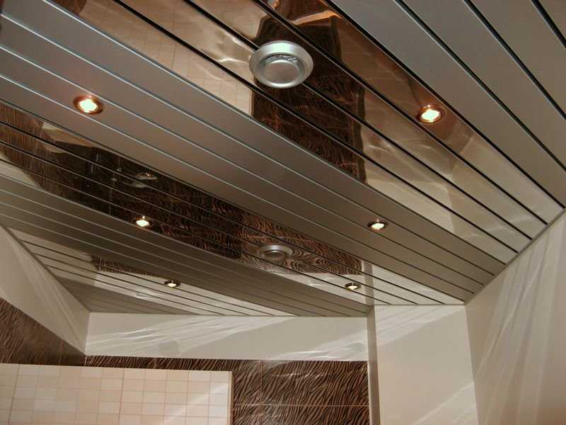 Реечный потолок в ванной комнате: виды, как установить своими руками