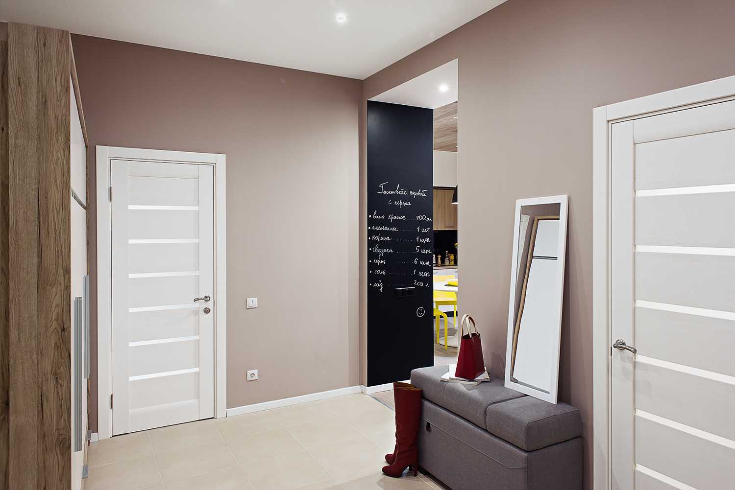 Белые двери в интерьере квартиры - особенности и фото вариантов