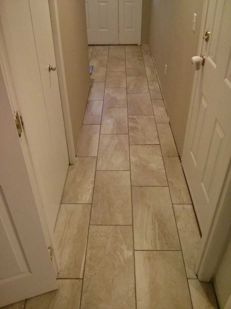 Плитка на полу в коридоре и кухне фото комбинации