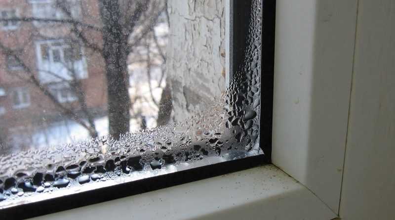 Почему потеет пластиковое окно изнутри: причины появления конденсата