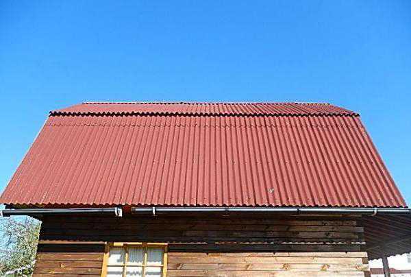 Что лучше металлочерепица или мягкая кровля для крыши частного дома