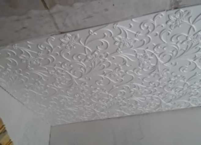 Как покрасить потолочную плитку из пенопласта и обновить интерьер