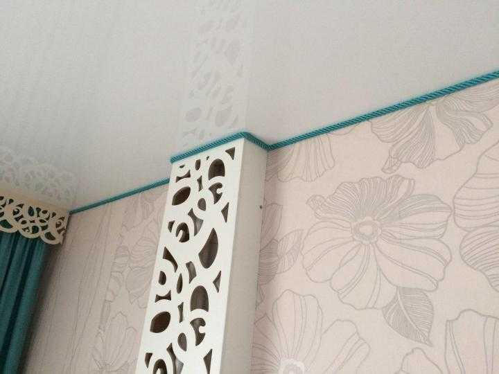 Маскировочная лента для натяжных потолков: вставка, декоративный шнур и окантовка