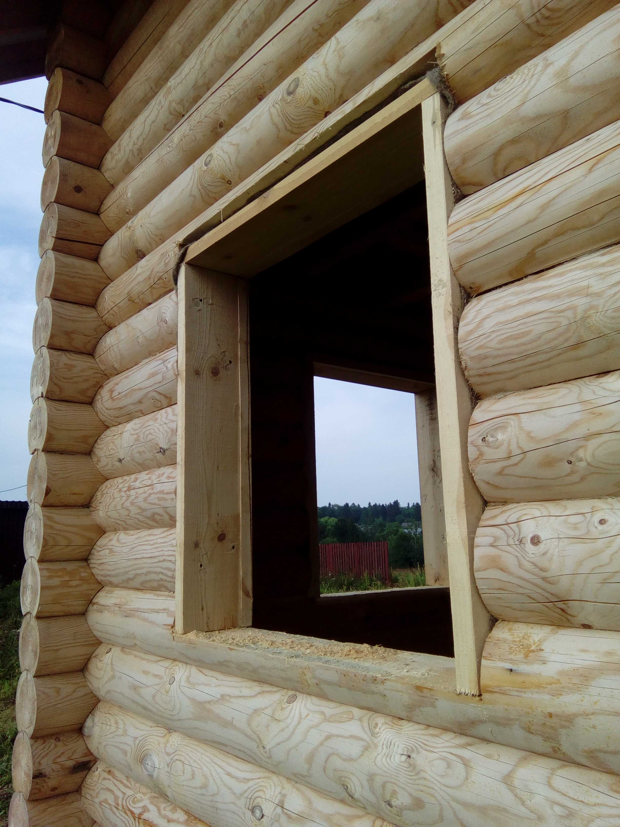 Окосячка окна - деревянная коробка формирующая оконный проем - иначе называется обсадной коробкой или обсадой Необходима во всех деревянных домах