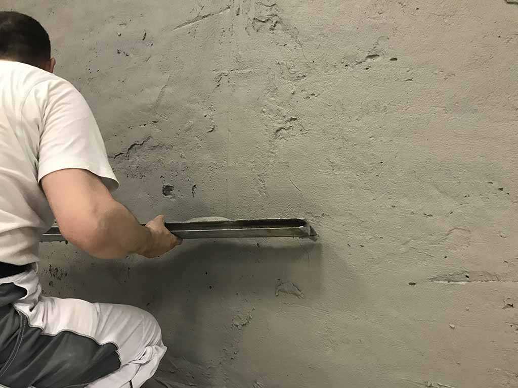 Штукатурка потолка своими руками: инструкция для выравнивания потолка штукатуркой