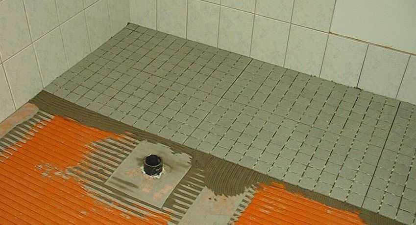 Напольные покрытия для ванной комнаты. обзор характеристик и рекомендации по выбору напольного материала