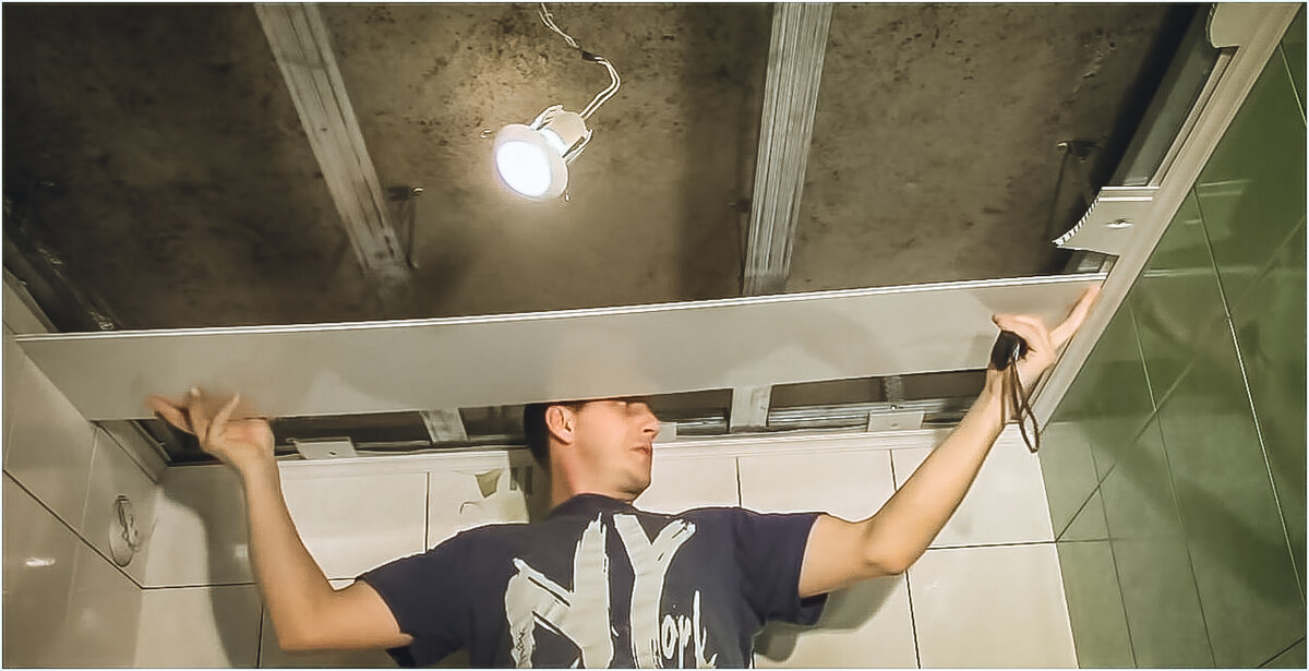 Потолок из пластиковых панелей – сборка своими руками