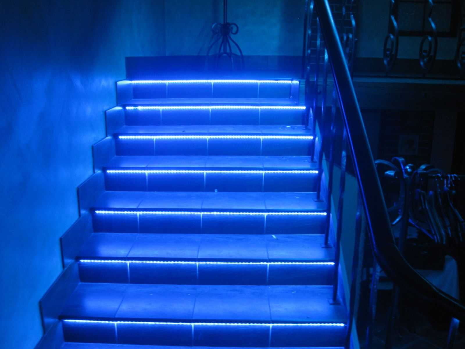 Подсветка лестницы – мастер-класс как сделать своими руками стильную подсветку в домашних условиях (80 фото-идей)