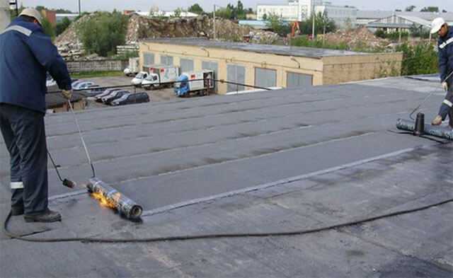 Укладка рубероида: как класть на крышу, какой стороной, как правильно стелить, укладывать, какой кладут
