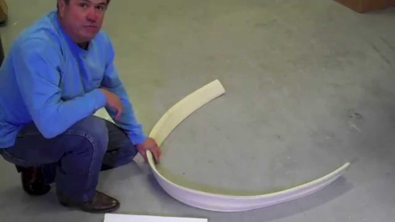 Как клеить потолочный плинтус из пенопласта правильно клеем и монтаж на видео