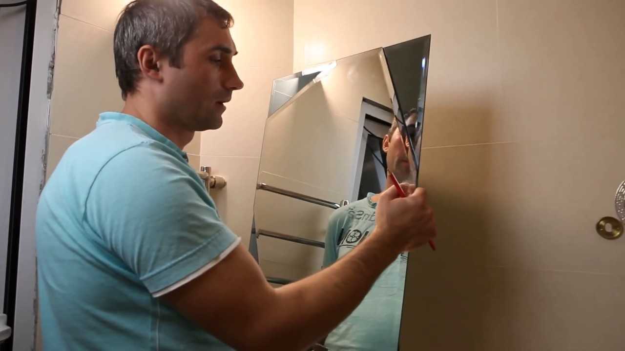 Как повесить зеркало на стену: способы крепления и монтажа пошагово