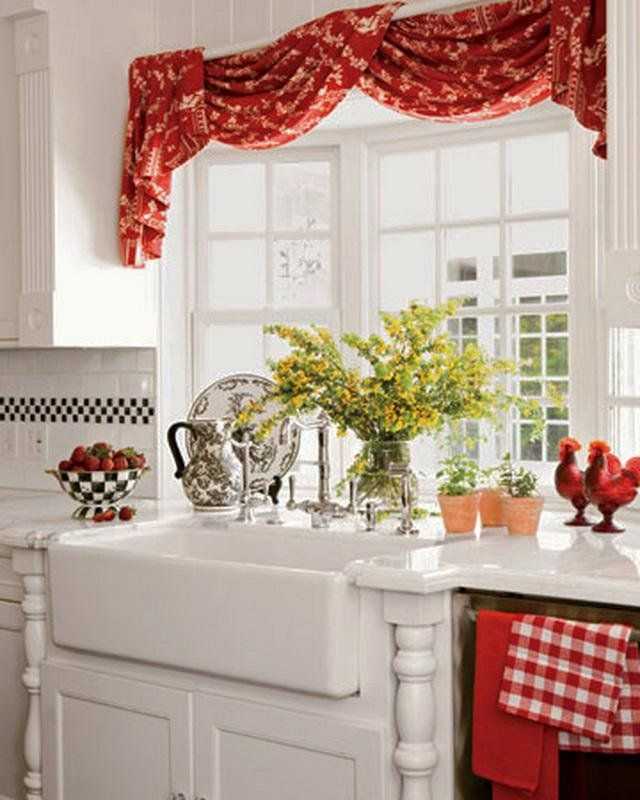 Красивое оформление окна на кухне: учитываем тип проёма и стиль интерьера