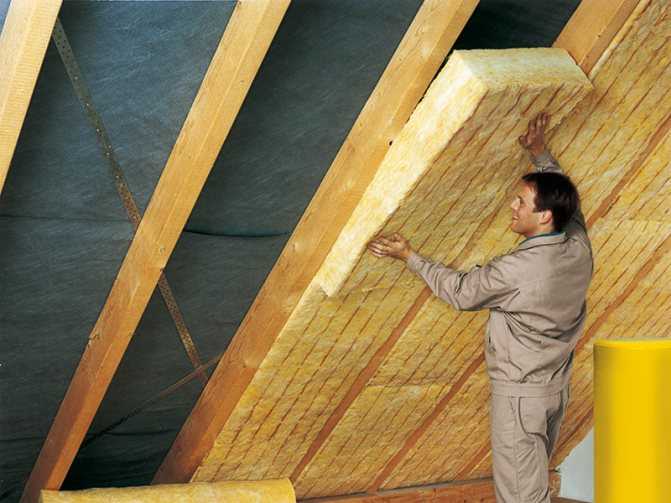 Утепление потолка в частном доме минватой: пошаговая инструкция