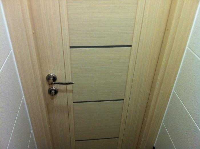 Заменили дверь в ванной