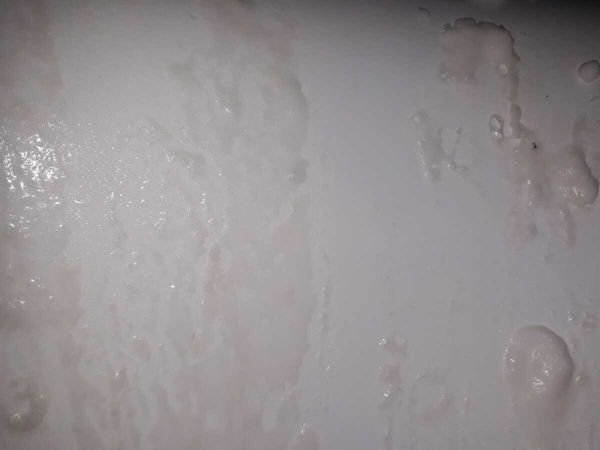 Можно ли мыть потолочную плитку из пенопласта или ремонту конец?