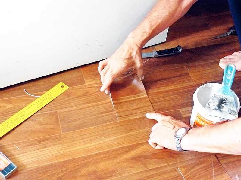 Как заделать дырку в линолеуме: правила ремонта своими руками в домашних условиях