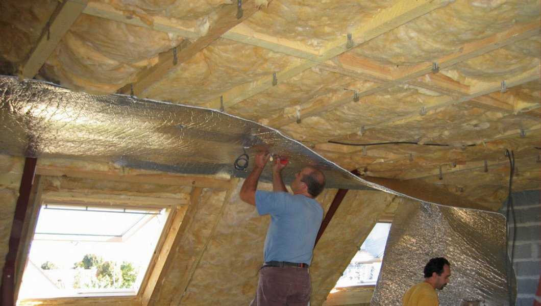 Как сделать потолок в частном доме своими руками?
