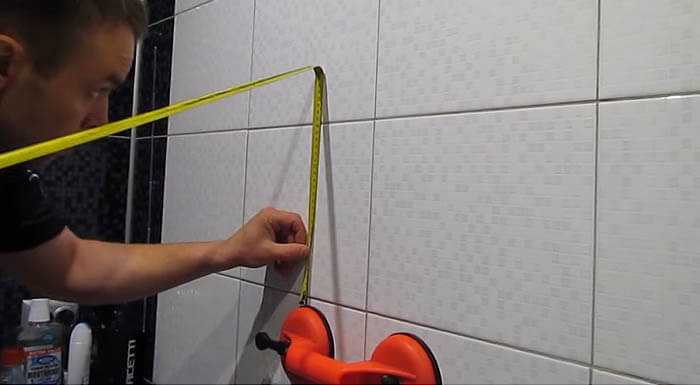 Как повесить зеркало без рамы на стену
