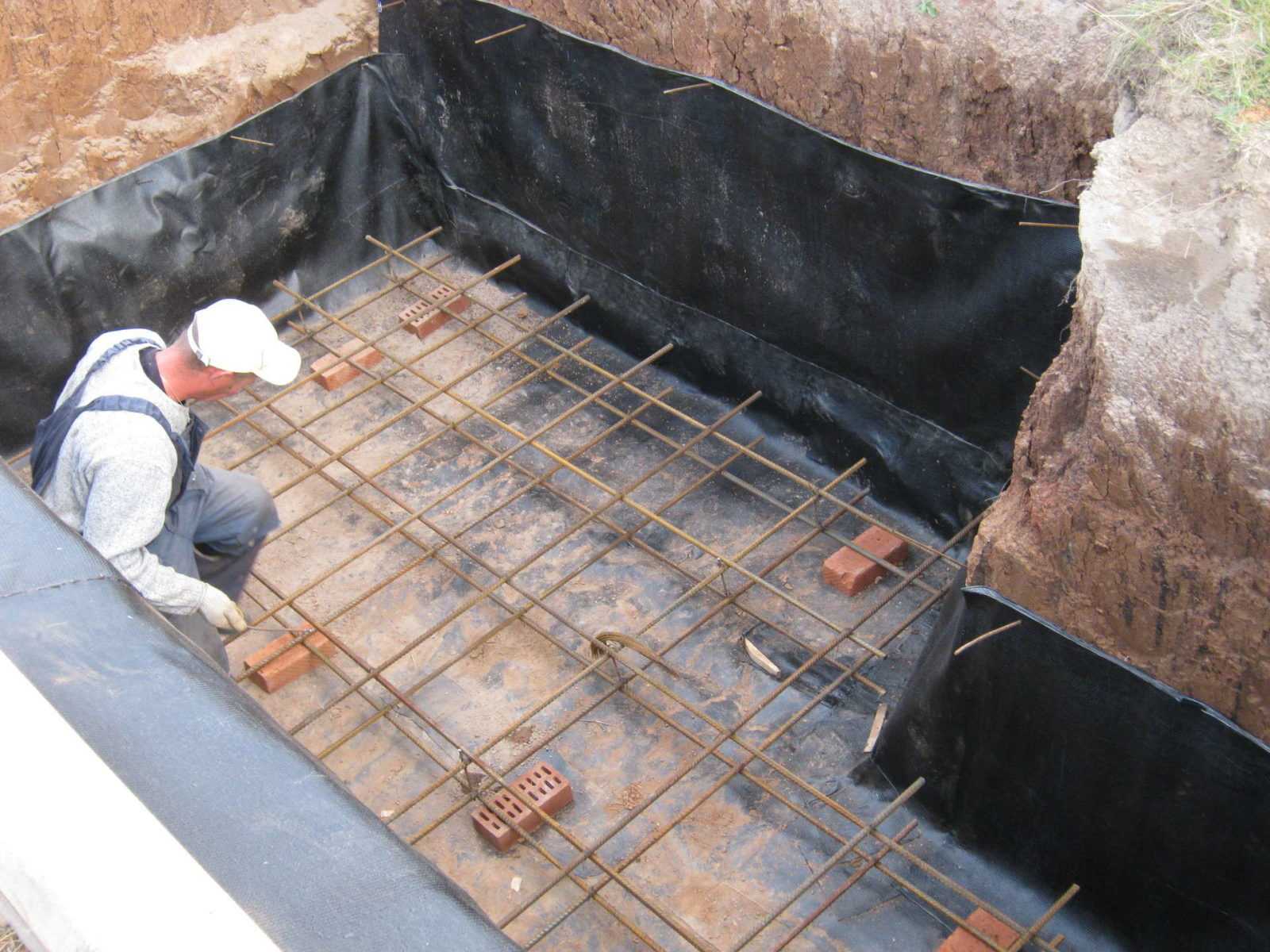 Как правильно сделать гидроизоляцию подвала изнутри Внутренняя защита стен пола от грунтовых вод Технология (вертикальная горизонтальная) виды (обмазочная проникающая наплавляемая) м