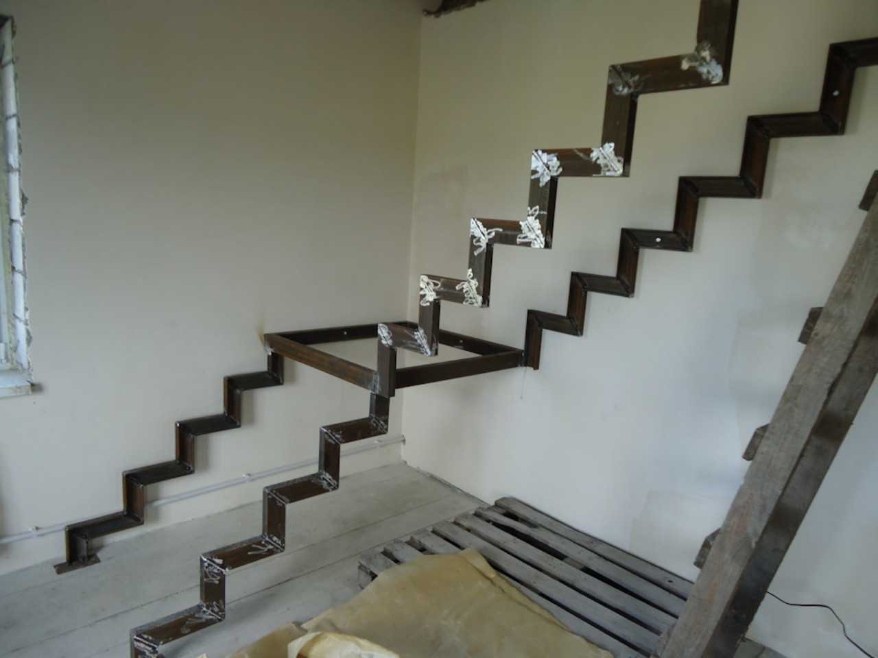 Лестница из металла своими руками на второй этаж: пошаговая инструкция, чертежи + фото