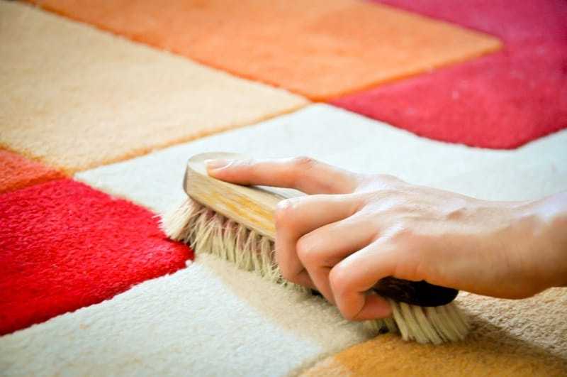 Как почистить ковролин в домашних условиях от грязи, пятен и запаха, в том числе не снимая с пола