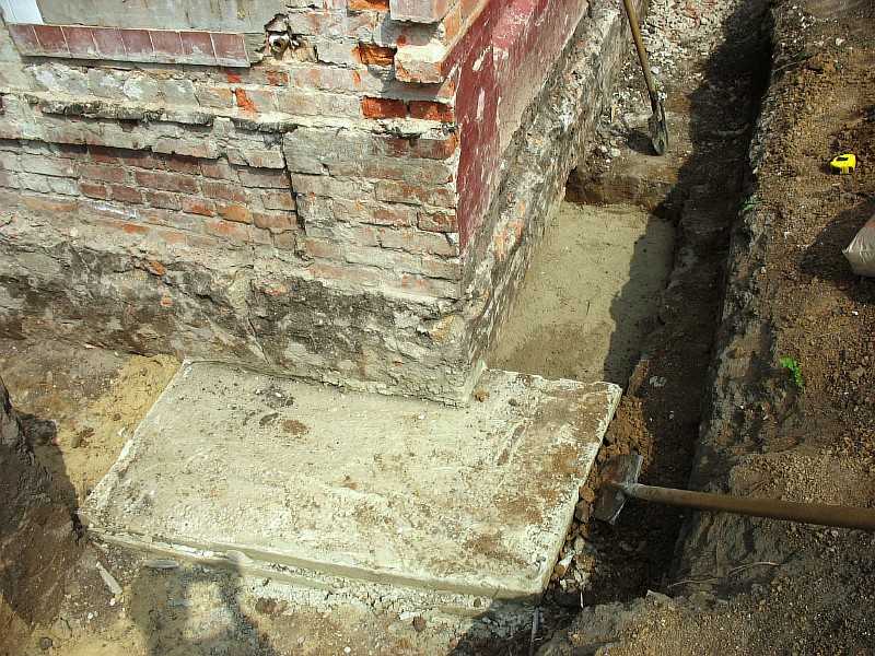 Реконструкция деревянного дома своими руками: ремонт и замена старого фундамента