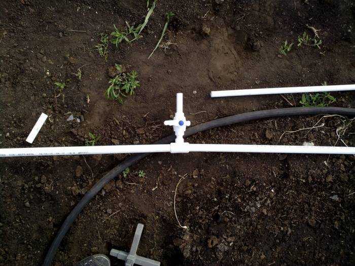 Технология прокладки водопровода из пнд трубы в земле: инструкция