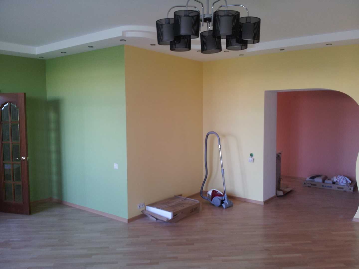 Цена покраски деревянного потолка за квадратный метр и чем покрасить